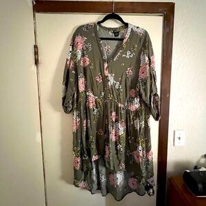 Torrid Size 4 Tunic top